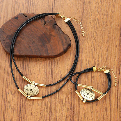 Conjunto de Colar e Pulseira em Camadas Atemporais